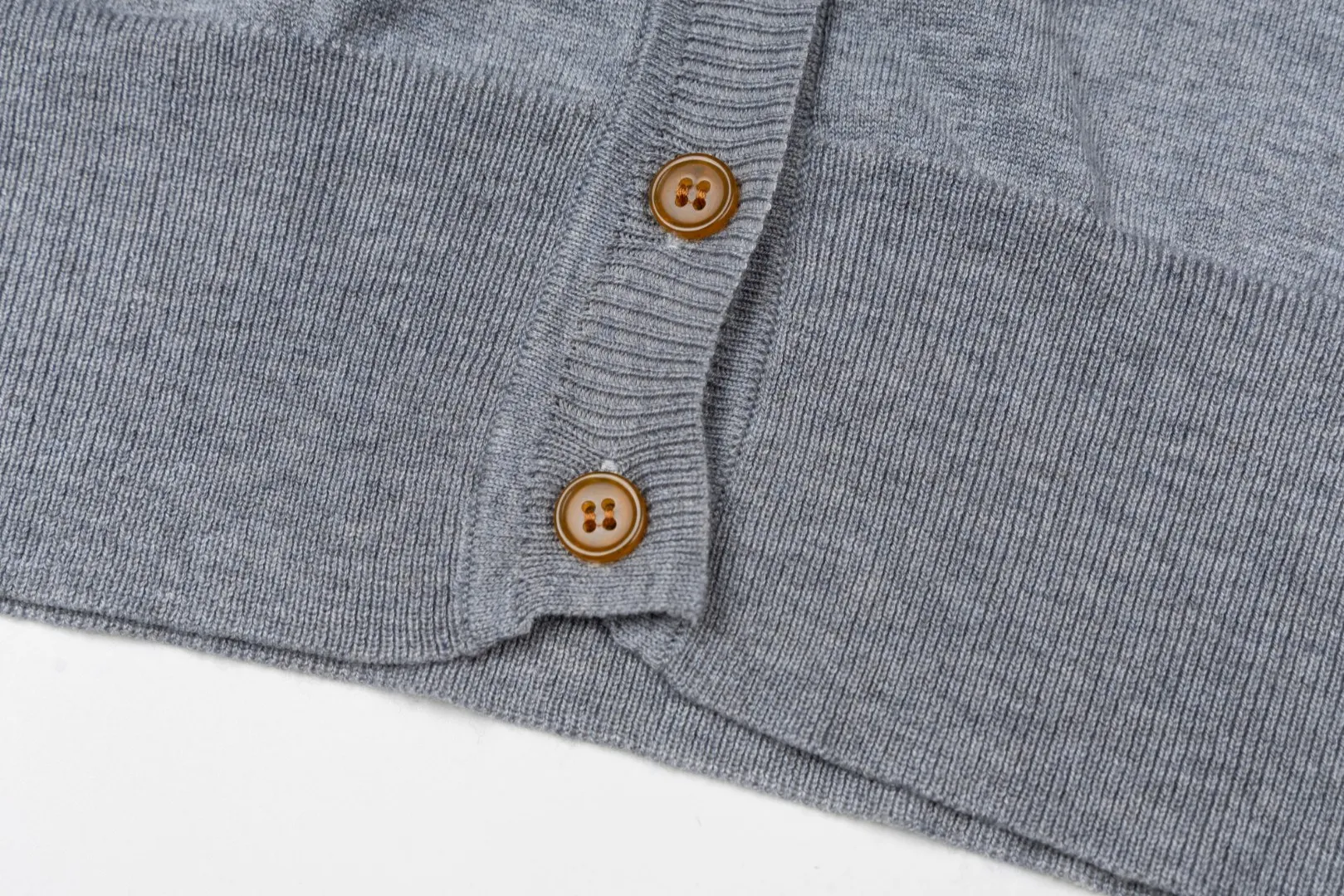 VIVI198# vivienne west wood 25FW new Tokyo red label cardigan, classic and versatile, looks taller and slimmer Size: 1 size (85-110 catties) 2 size (110-130 catties) 3 size (130-150 catties) Color: Gray Apricot Black